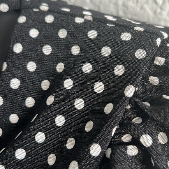 Fancy polkadot blouse, cold shoulder black-and-white - Picture 6 of 7